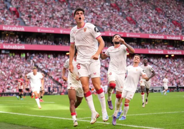 Sevilla a Napoli boli uzavreté v rozhovoroch o prevode obrancu

