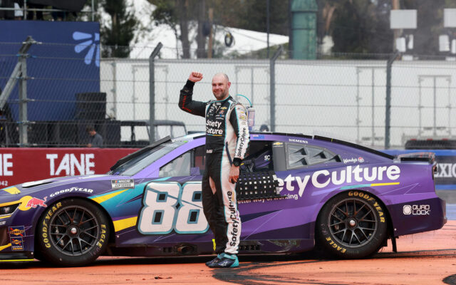 Shane van Gisbergen hovorí o svojich oválnych zárobkoch po víťazstve v Mexico City

