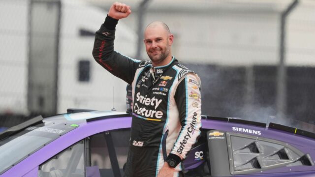 Shane van Gisbergen vyhráva v závode NASCAR Cup v Mexico City

