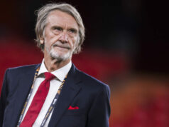 Spolumajiteľ Manchestru United Sir Jim Ratcliffe zvažuje Nigela Faragea a Keira Starmera Sir Jim Ratcliffes Hattrick podpisu môže byť zabezpečený v kľúčovej polohe za desať rokov
