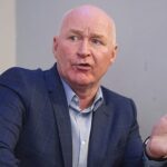 Strážcom dostali za pripomienky bývalého hráča Johna Browna šterlingu vo výške 3 000 libier vo výške 3 000 libier