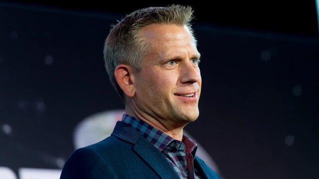 Smrť John Brenkus: Bývalý hostiteľ „Sport Science“ Stratil svoj boj “s depresiou

