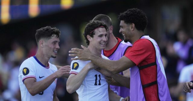 Spojené štáty dominujú Trinidad a Tobago na svojom otvorenom Gold Cup Concacaf

