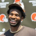Správy NFL: Bývalá hviezda Falcons Occises Shedeur Sanders za manipuláciu
