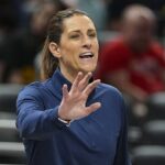 Hlavný tréner Indiana Fever Stephanie White je ponechaný medzi inou hrou z osobných dôvodov
