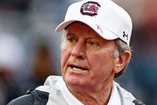 Steve Spurrier zdieľa pochybnosti o výstavbe humbuk -Machin okolo Texas Bend, Manning

