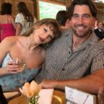 Milovaný Taylor Swift a Travis Kelce videl svojho bratranca na svadbe ako kedykoľvek predtým
