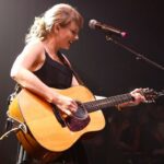 Taylor Swift poskytuje prekvapivo výkon na univerzite v tesnom konci