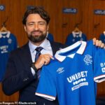 Podľa Stevena Naismitha sa Russell Martin dozvie, ktorí hráči Rangers sú vhodný pre uniformu počas výletu do Grécka
