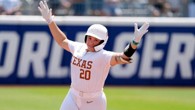 Texas porazil Tennessee, aby urobil tretie finále WCWS za 4 roky

