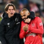 Thomas Frank sa uzatvára pri prvom podpise Tottenhamu na pozadí Bryana Mbeumo v Man Utd Transfer