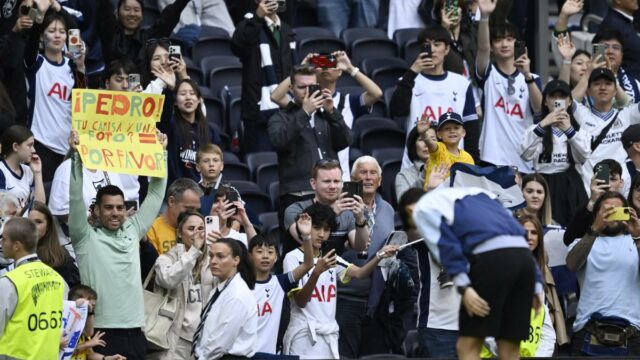 Tottenham Fine za zlyhanie pri obmedzovaní homofóbnych hovorov počas hry MAN United Premier League

