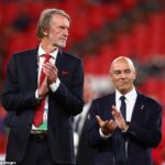 Tottenham Daniela Levyho (R) informoval, že Sir Jim Ratcliffe podnikla súdne konanie proti Ineo