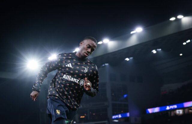 Tottenham a Everton kladú otázky pre Juventus Timothy Weah

