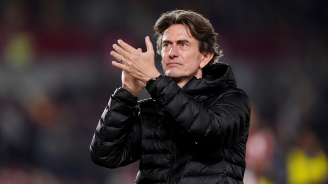 Tottenham má pridať „skúsenosti“ do stredného poľa. Klub zaujme opačný prístup pod Thomasom Frankom

