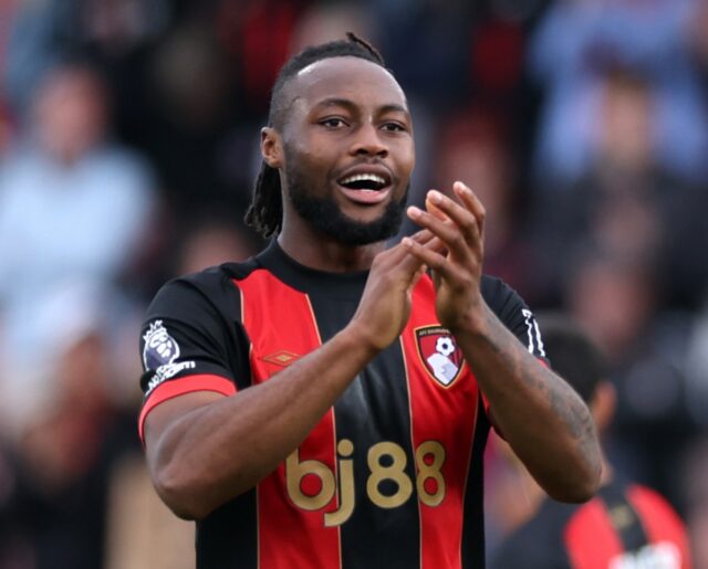 Antoine Sememeyo tlieska fanúšikov Bournemouth