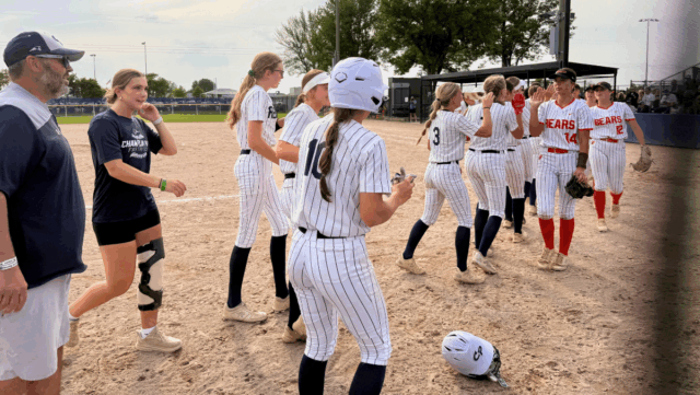 Transgender Pitcher vedie tím do štátneho šampionátu v Minnesote softball

