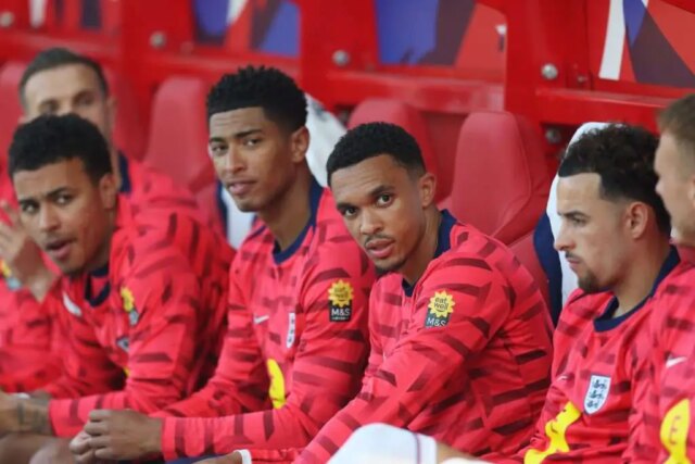 Trent Alexander-Arnold a Joselu posielajú správy sociálnych médií Jude Bellinghamovej z Real Madrid

