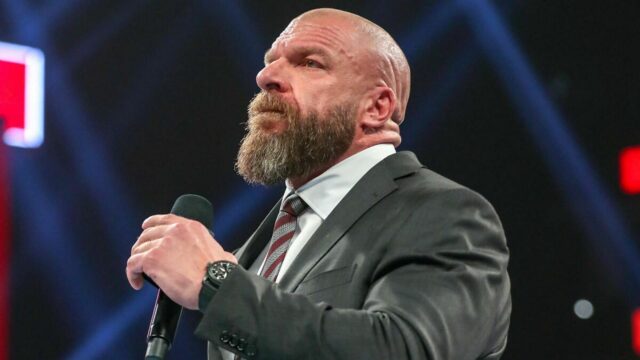 Triple H prelomí ticho po tom, čo je nový majster korunovaný na WWE Smackdown v Saudskej Arábii

