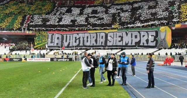Trois morts et plus de 70 blessés alors que les fans tombent des stands en catastrophe du stade de football
