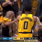 Pumpoval Tyrese Haliburton, ktorý oslávil so svojou priateľkou a otcom počas finále NBA