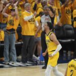 Indiana Guard Pacers Tyrese Haliburton (0) oslavuje kôš proti TRO v Oklahoma City počas prvej polovice 6. basketbalovej série v záverečnom NBA, štvrtok 19. júna 2025 v Indianapolise.