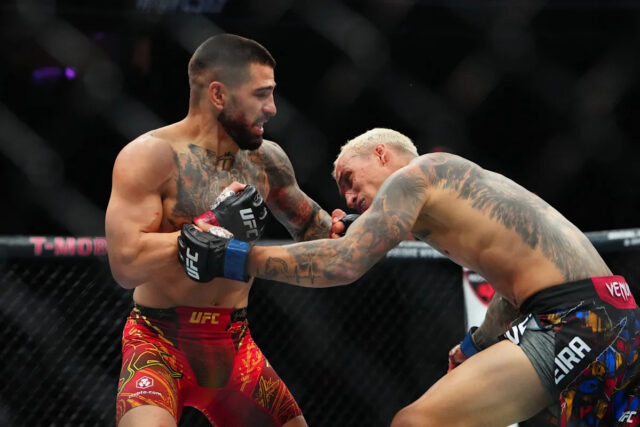 Las Vegas, Nevada - 28. júna: (RL) Gregory Rodrigues z Brazílie reaguje na jeho knockout Jacka Hermanssona zo Švédska v strednej ťažkej bitke počas udalosti UFC 317 v T -mobile aréne 28. júna 2025 v Las Vegas v Nevade. (Foto: Josh Hedges/Zuffa LLC)