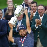 Americká golfová hviezda JJ Spaun zachytila ​​svoje prvé veľké majstrovstvá v nedeľu večer