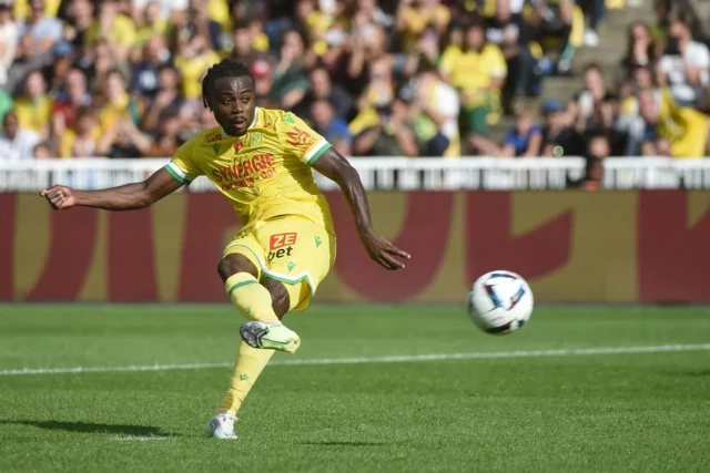 Úradník | Mojžiš Simon sa pripojil k Paríži FC z Nantes

