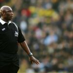 Uriieh Rennie, prvý sudca Čiernej Premier League, prechádza