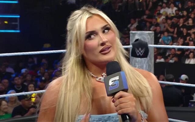 (VIDEO) Zábavné fotografie Tiffany Strattona, ktorí nepoznajú 60 -ročnú legendu o boji v MITB Weekend

