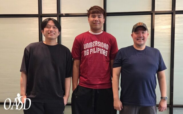 Tom Chua, asistent trénera Maroons, Transfere Veeejay Pre, hlavný tréner Goldwin Monteverde.