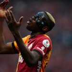Victor Osimhen by mohol vynechať sedem hier Chelsea, ak by sa dokončil prevod 64 miliónov libier