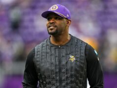 Vikings oznamujú predĺženie zmluvy pre DC Briana Floresa Vikings DC zostáva spokojný, napriek tomu, že nepristál NFL -Hoofdcoaching -Baan