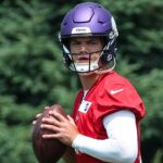 Vikings 'TJ Hockenson chváli nováčik QB JJ McCarthyho „Šialený talent ARM“