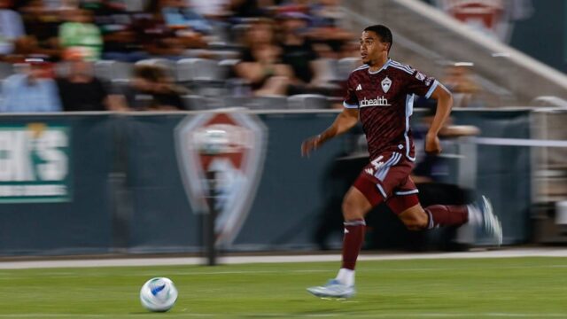 Vrecia Colorado Rapids, ktorý hosťuje bývalého manažéra Orlando City, organizuje

