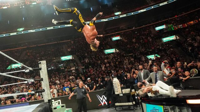 WWE -Money in the Bank 2025: Logan Paul Moonsaults na Jey uso

