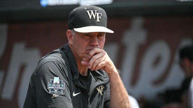 Wake Forest Coach je ospravedlnenie za homofóbnu vôňu počas hry


