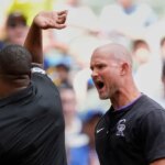 Warren Schaeffer van Rockies robí nezabudnuteľné prvé trusy vo výhre pivovarov