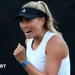 Jack Draper points to the home fans at Queen's