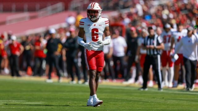 Wisconsin žaluje Miami za dotyk futbalových prevodov

