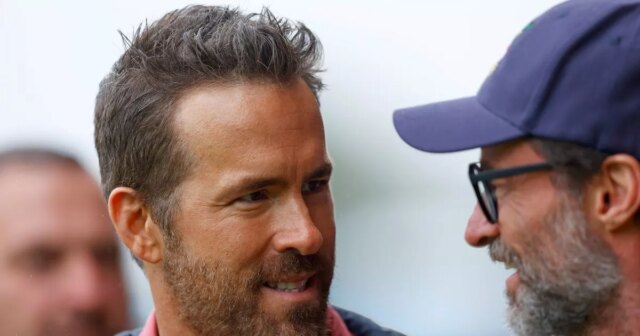 Wrexham's Ryan Reynolds Strikes dohody s Hughom Jackmanom, aby sa pripojil k novému športovému partnerovi

