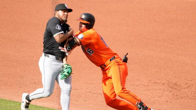 Zhruba hra Orioles 'Coby Mayo Sparks Incident počas hry

