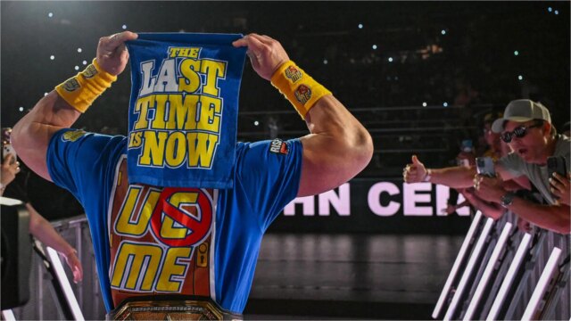 John Cena (L) vymieňa slová s ikonickým súperom AJ Styles (R) (obrázok: wwe.com)