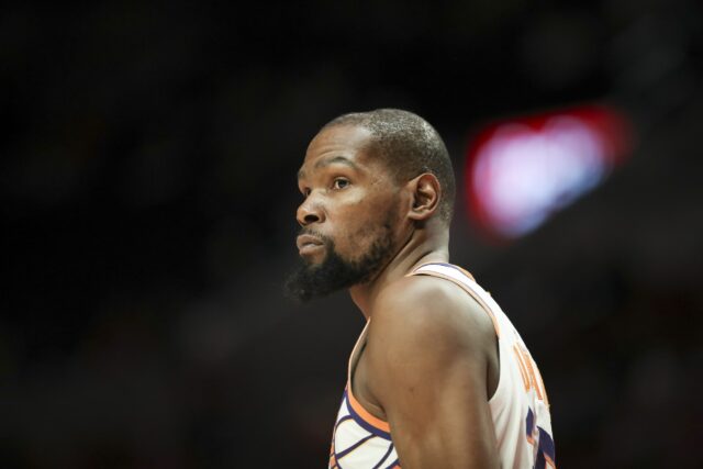 Kevin počas Phoenix Suns NBA Commercial Dátum