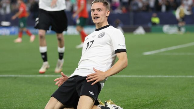 Potom bol natočený a odpovedal na otázku novinárov o Liverpoole