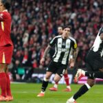 „Liverpool“ prenáša, pretože Newcastle sa pripraví na prelomenie banky za 120 miliónov GBP