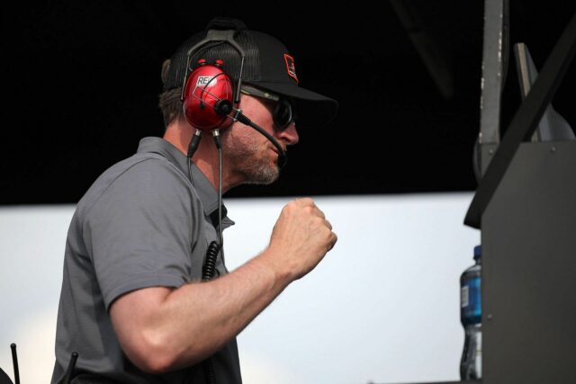 Dale Earnhardt Jr., Connor Zilisch a Jr Motorsports, po tom, čo vyhral preteky série NASCAR Xfinity v Pocono. Zdroj: Getty