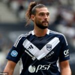 36 -YEAR -OLD Andy Carroll dokončí prekvapivé hnutie na šiesty v londýnskej strane v Londýne a po prevzatí katarského konzorcia zaberá menšinový podiel v klube iba hodiny.