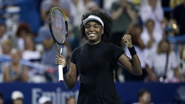 Venus Williams v pondelok spolupracoval s Hailey Baptiste na dvojitom víťazstve.